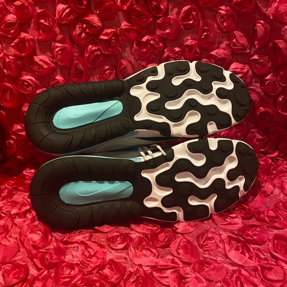 Women's Nike Air Max 270 React Shoes - Picture 7 of 10